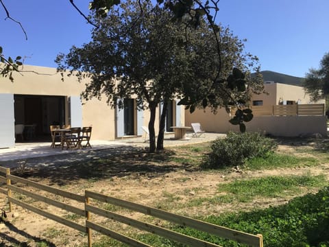 Villa à 900 m de la plage de Lozari House in Belgodère