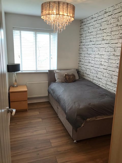 Double room with en-suite. Central for North West Urlaubsunterkunft in Widnes