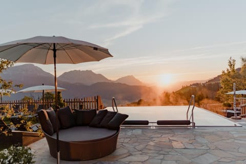 Natural landscape, View (from property/room), Balcony/Terrace, Mountain view, Pool view, Swimming pool, Sunrise, sunbed