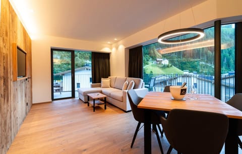 Living room, Seating area, Dining area, Garden view