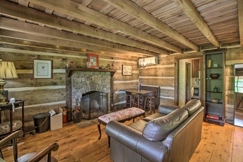 Romantic Log Cabin Escape on Delfosse Winery! Casa in Nelson County