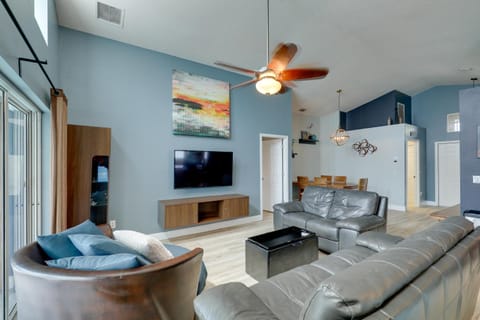 Bright Getaway with Ski Lake, 11 Miles to Dtwn Tampa House in Brandon