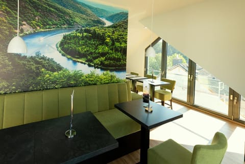 Lounge or bar, Internal: Not applicable to any particular room