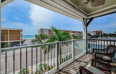 Oceanside Beach Cottage House in North Redington Beach