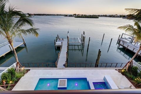 Bayside Paradise Mansion House in Indian Rocks Beach