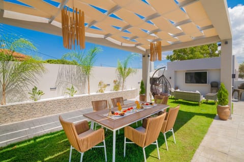 Patio, BBQ facilities, Garden