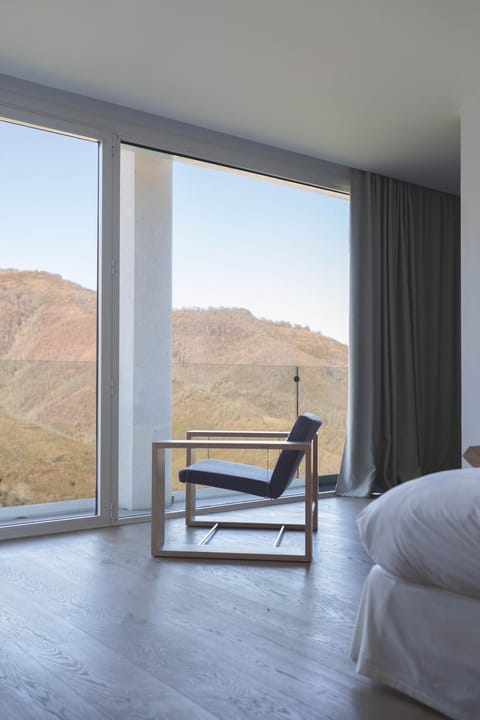 Bed, Natural landscape, Photo of the whole room, Bedroom, Mountain view