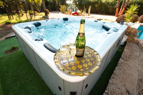 Garden, Hot Tub