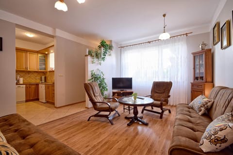 TV and multimedia, Living room, Dining area