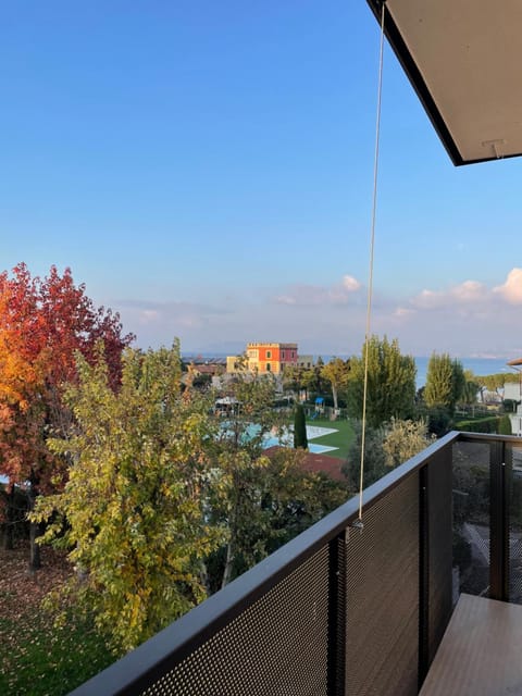 Natural landscape, Balcony/Terrace, Garden view, Lake view