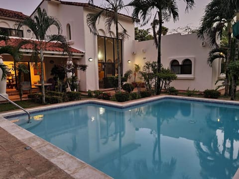 Casa del Arte, a luxury beachfront villa with private pool Villa in Atlántida Department