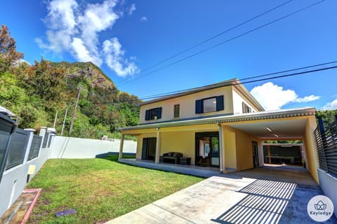 Villa Embellia 3 étoiles, 147 m2 pour un séjour nature à Salazie Villa in Réunion