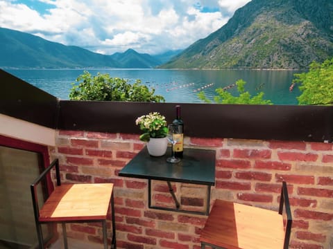 Balcony/Terrace, Mountain view