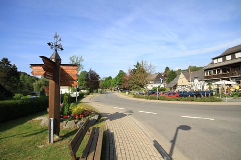 Neighbourhood, Street view