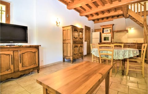 6 Bedroom Stunning Home In Maillane Casa in Graveson