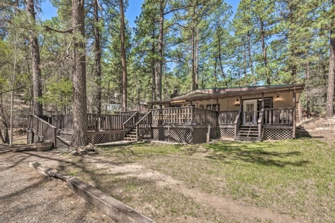Tranquil Cabin with Stream and Deck Near Dtwn Ruidoso! House in Ruidoso