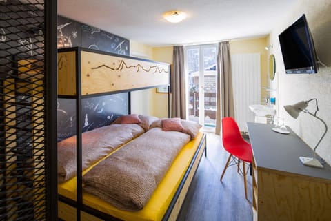 Bed, Photo of the whole room, bunk bed