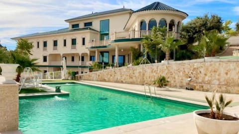 Property building, Garden, Garden view, Pool view, Swimming pool