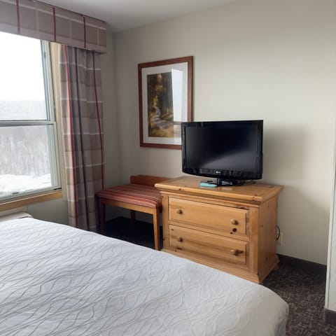 Duluth Inn & Suites Near Spirit Mountain Hotel in Proctor