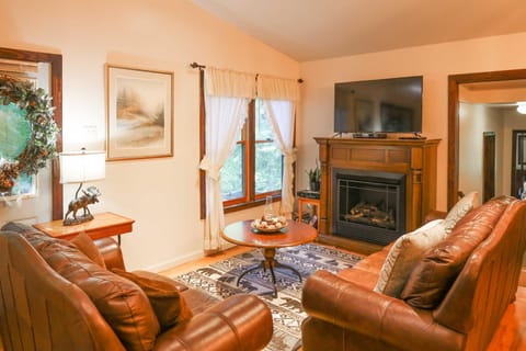 Cozy Whittier Home with Fire Pits Less Than 15 Mi to Hiking! House in Qualla