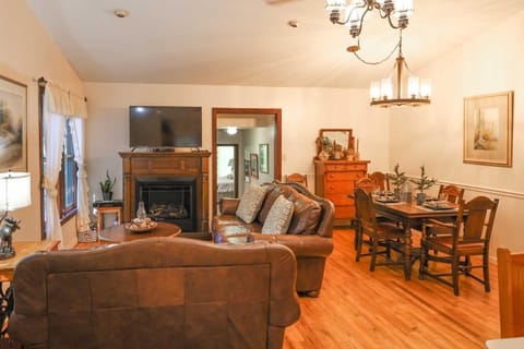Cozy Whittier Home with Fire Pit Less Than 15 Mi to Hiking! Casa in Qualla