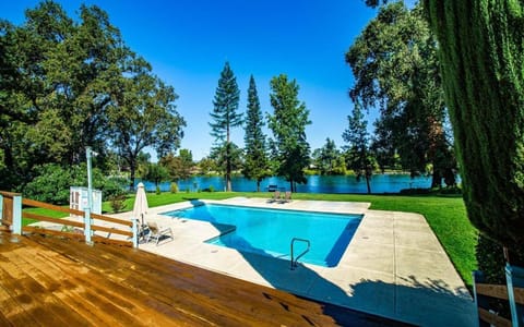 Luxury Riverside Estate - 3BR Home or 1BR Cottage or BOTH - Sleeps 14 - Swim, fish, relax, refresh Villa in Redding