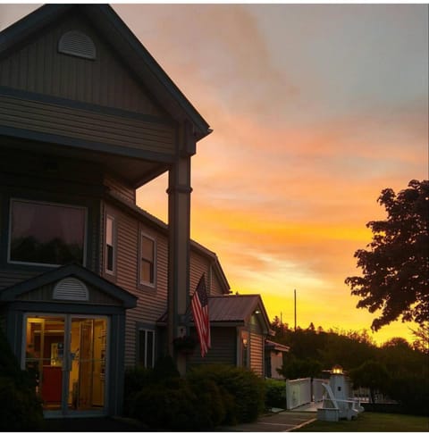 Facade/entrance, Sunrise