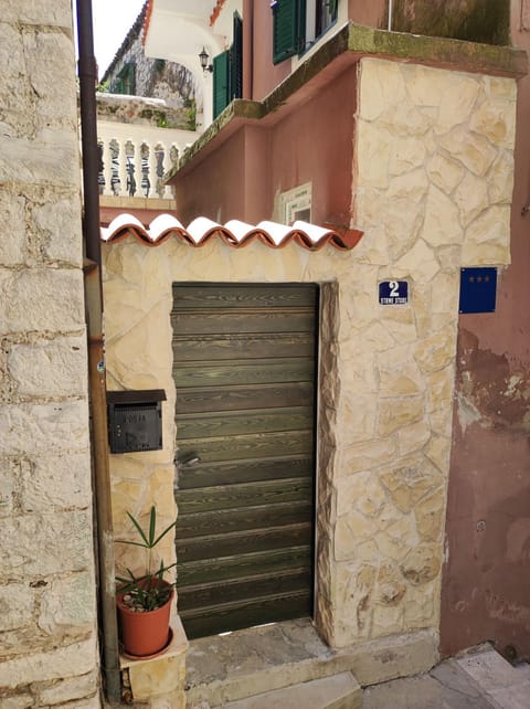 Old stone house St Lawrence in the heart of Sibenik's old town Apartment in Šibenik
