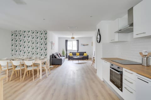 Kitchen or kitchenette, Living room, Dining area