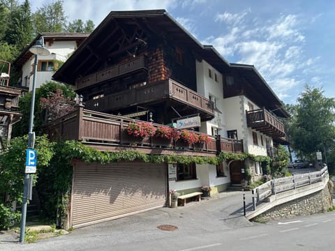 Apartpension Schollberg Bed and Breakfast in Saint Anton am Arlberg