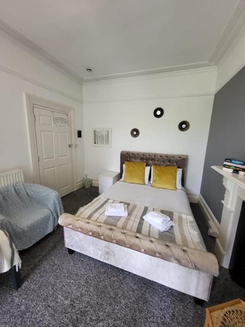 Aremo Room 1 Bed and Breakfast in Torquay