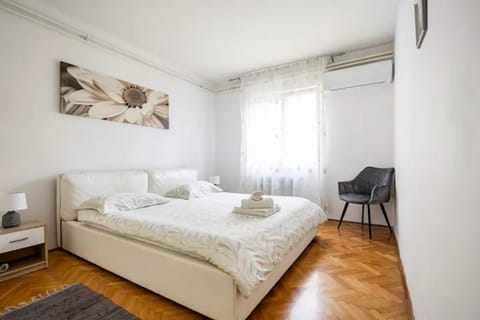 Apartment Tomas,,,Spacious house with private parking,terrace,5G Internet,,,,, Eigentumswohnung in Zadar