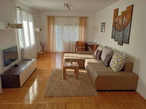 Apartment Tomas,,,Spacious house with private parking,terrace,5G Internet,,,,, Copropriété in Zadar