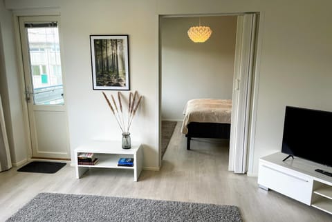 Photo of the whole room, Seating area