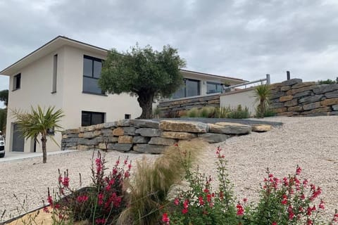 Superbe appartement avec Terrasse et Vue Apartment in Mèze