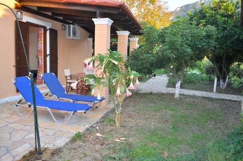 Beachfront holiday Houses Yannis on Agios Gordios beach Casa in Saint Gordios beach