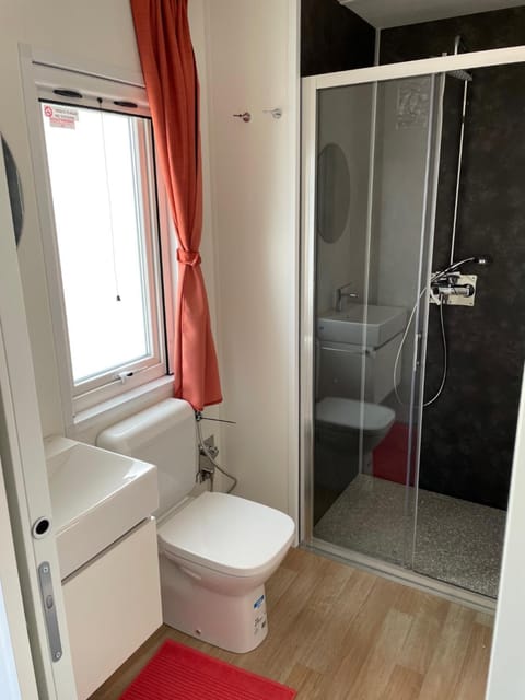 Bungalow Lido di Colico, front lake and city center Campground/ 
RV Resort in Colico