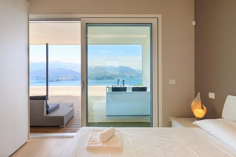 Balcony/Terrace, Bedroom, Lake view, Mountain view, bunk bed