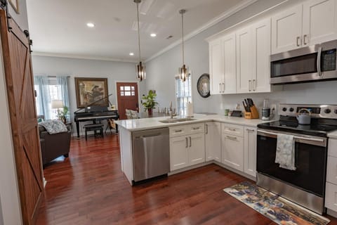 Remodeled Historic House Walkable to Everything Casa in Raleigh