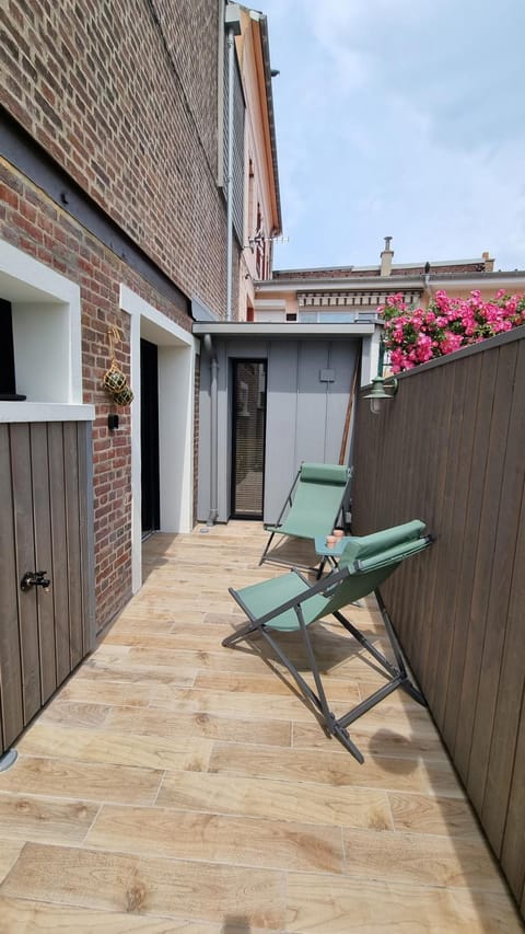 Patio, Balcony/Terrace, sunbed