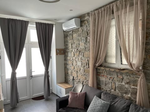 Communal lounge/ TV room, Living room, Seating area, air conditioner