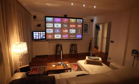Communal lounge/ TV room, TV and multimedia, Living room