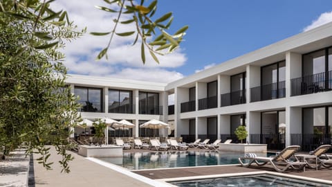 Pool view, Pool view