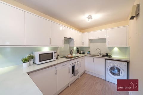 Maidenhead - 2 Bed & parking Condo in Maidenhead