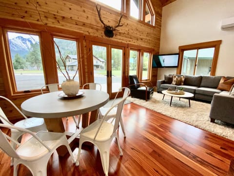 The Cascade Chalet - Leavenworth Chalet in Kittitas County