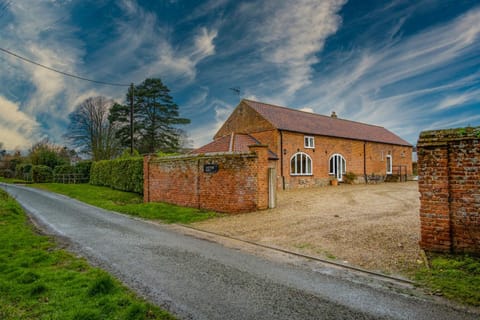 Property building, Spring, Day, Natural landscape, Landmark view