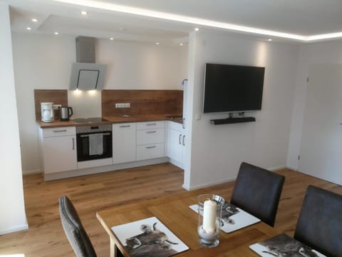 TV and multimedia, Kitchen or kitchenette, Dining area