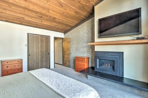 Beautiful Breck Townhome with Pool 1 Mi to Main St! House in Breckenridge