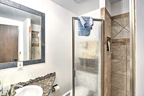 Beautiful Breck Townhome with Pool 1 Mi to Main St! House in Breckenridge