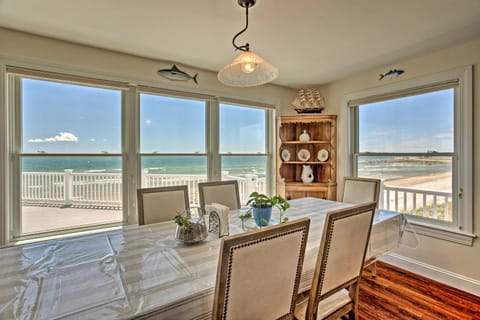 Sunny Beach House Getaway - Steps From Water! House in Mattapoisett